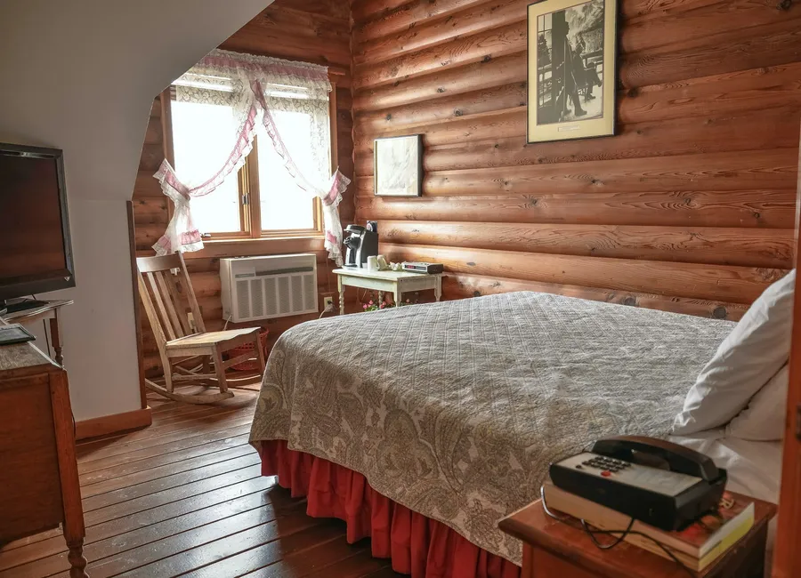 The Skyline Ridge Room at Sumas Mountain Lodge